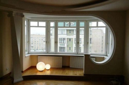 Фото арки после объединения кухни с балконом и лоджией